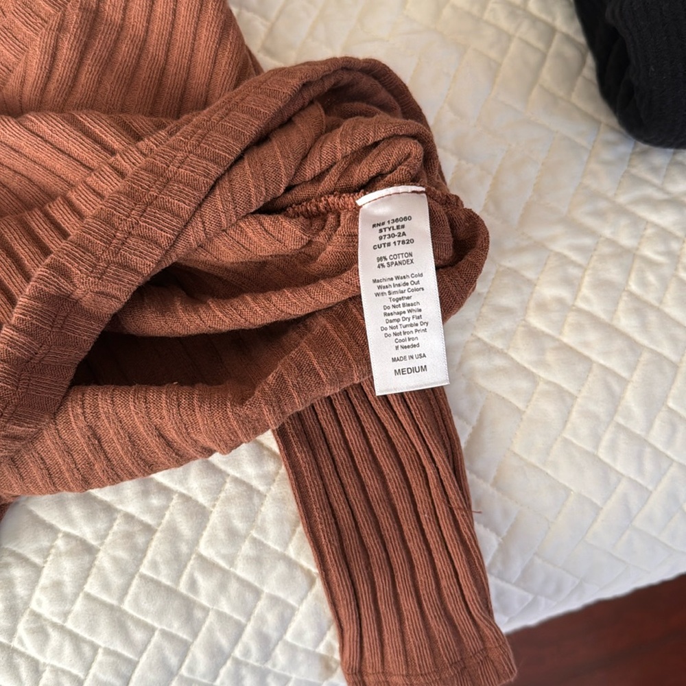 Collared Ribbed Top L/S - Picture 5 of 5